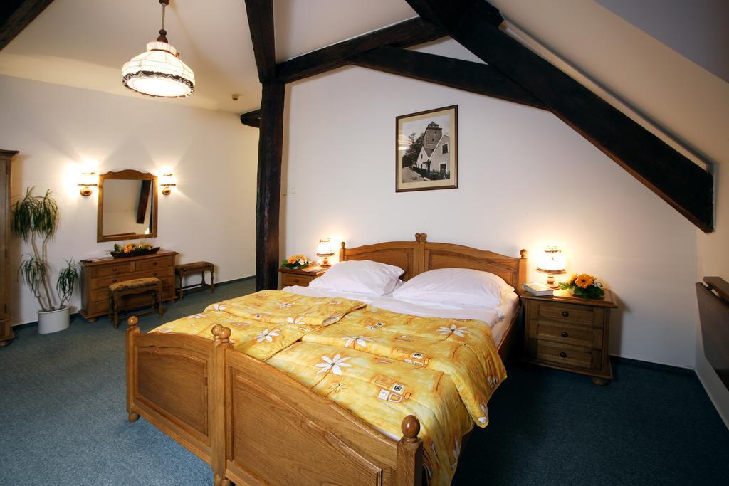 Hotel Maly Pivovar Ческе-Будеёвице Экстерьер фото